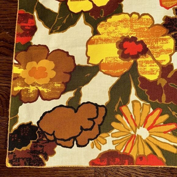 Vtg mid century square of floral fabric perfect for pillow  top or hanging - Picture 4 of 6